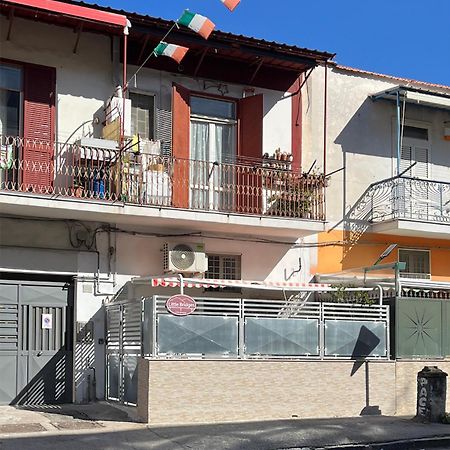 Napoli'S Little Bridges Guest House Bagian luar foto
