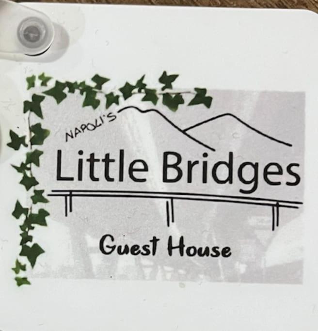 Napoli'S Little Bridges Guest House Bagian luar foto