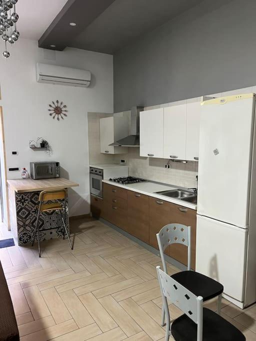 Napoli'S Little Bridges Guest House Bagian luar foto